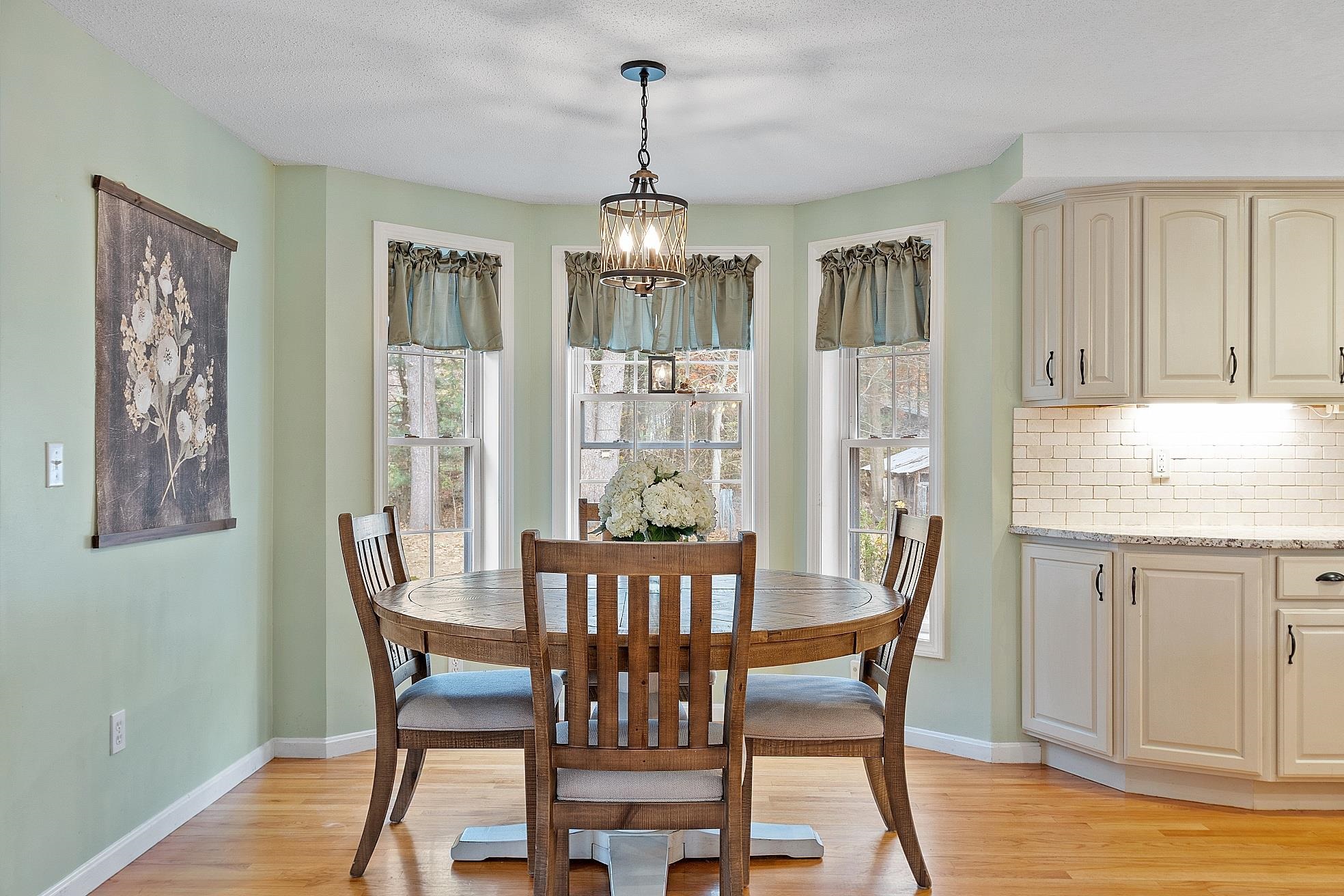 129 Dutton Road Pelham, NH 03076 - Photo 12 of 40