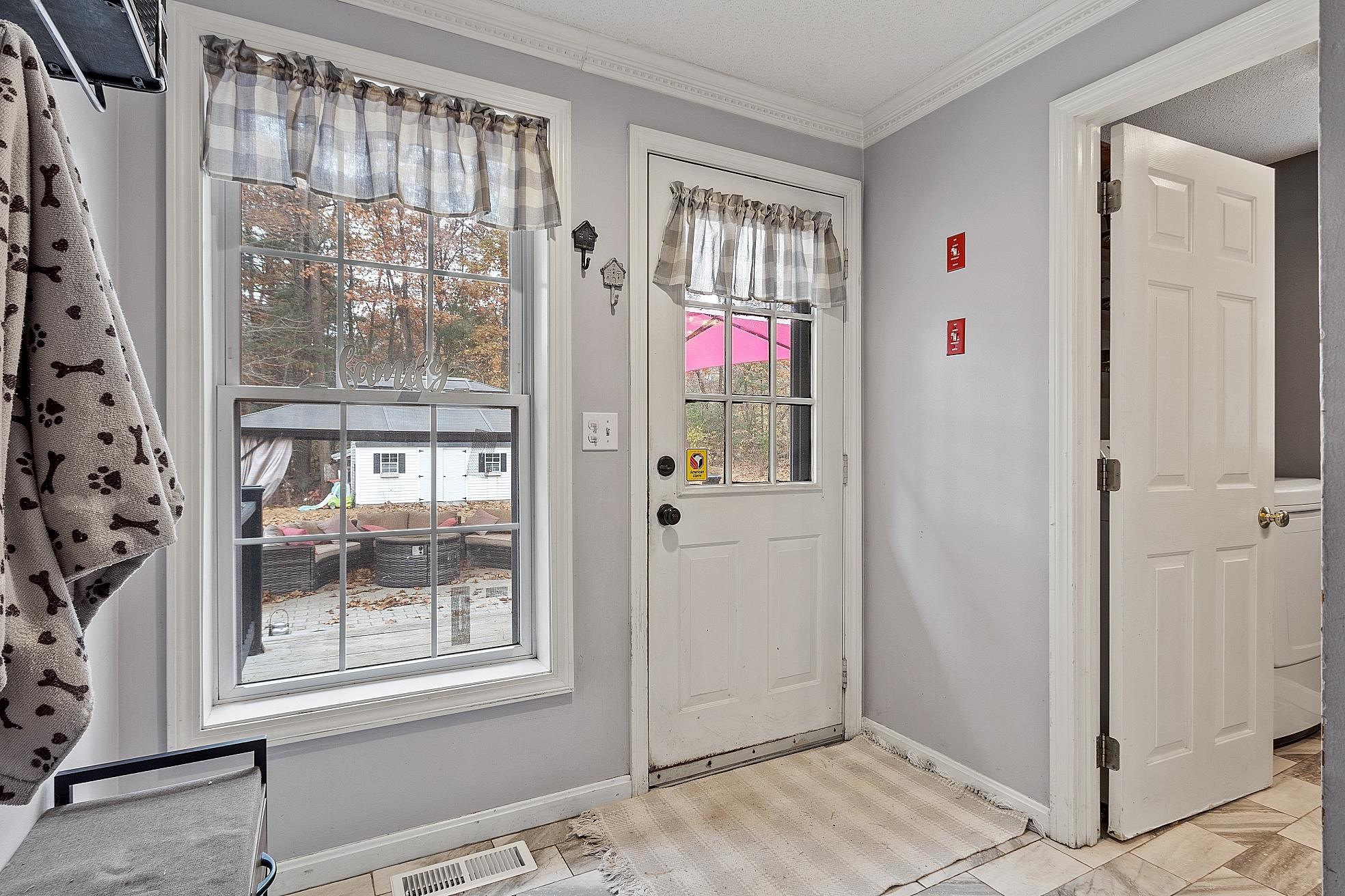 129 Dutton Road Pelham, NH 03076 - Photo 13 of 40