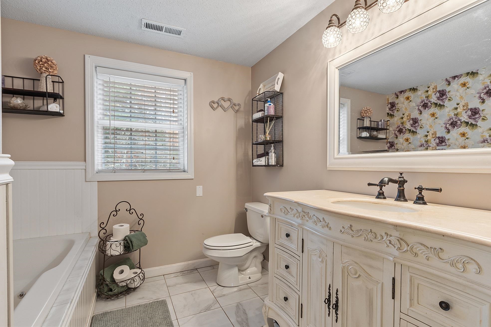 129 Dutton Road Pelham, NH 03076 - Photo 22 of 40