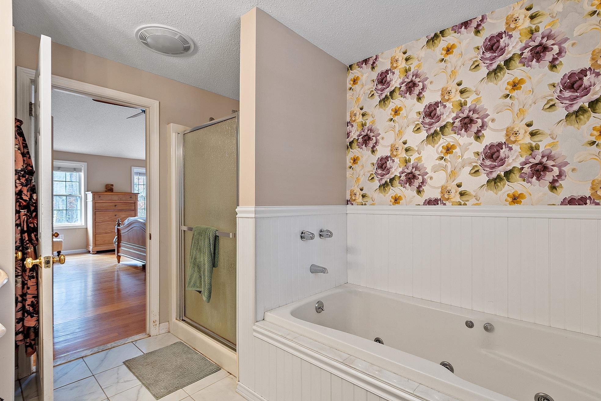 129 Dutton Road Pelham, NH 03076 - Photo 23 of 40