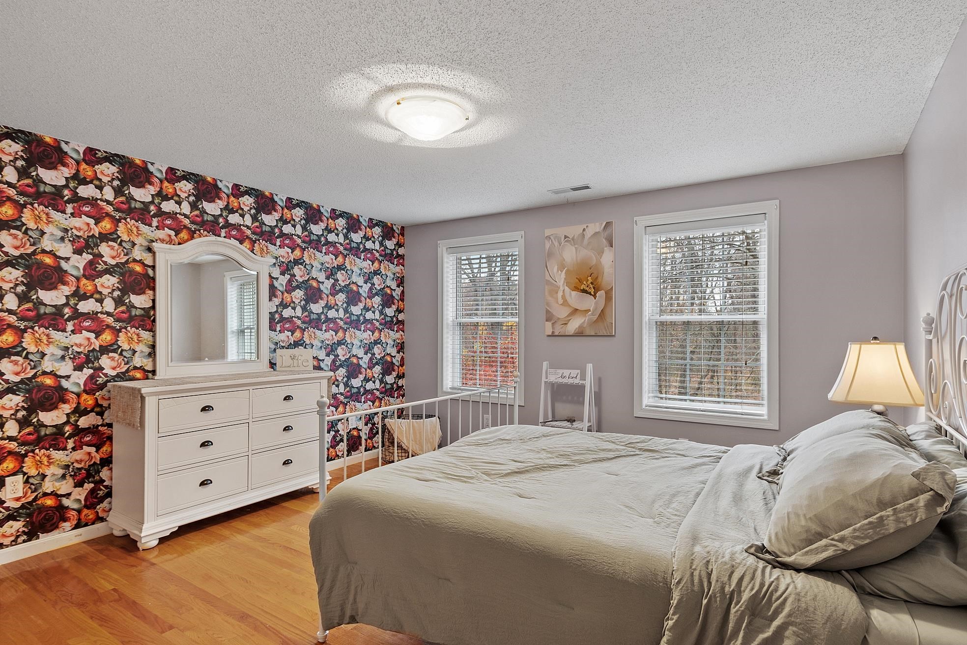 129 Dutton Road Pelham, NH 03076 - Photo 25 of 40