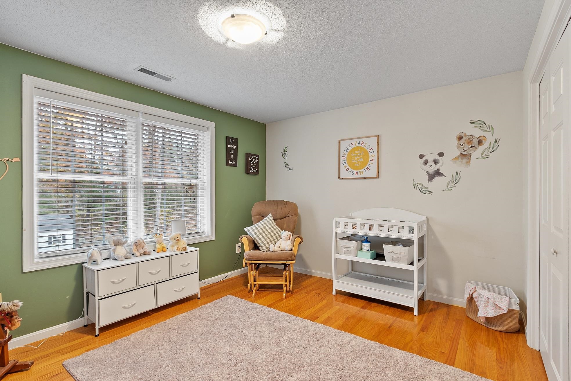 129 Dutton Road Pelham, NH 03076 - Photo 27 of 40