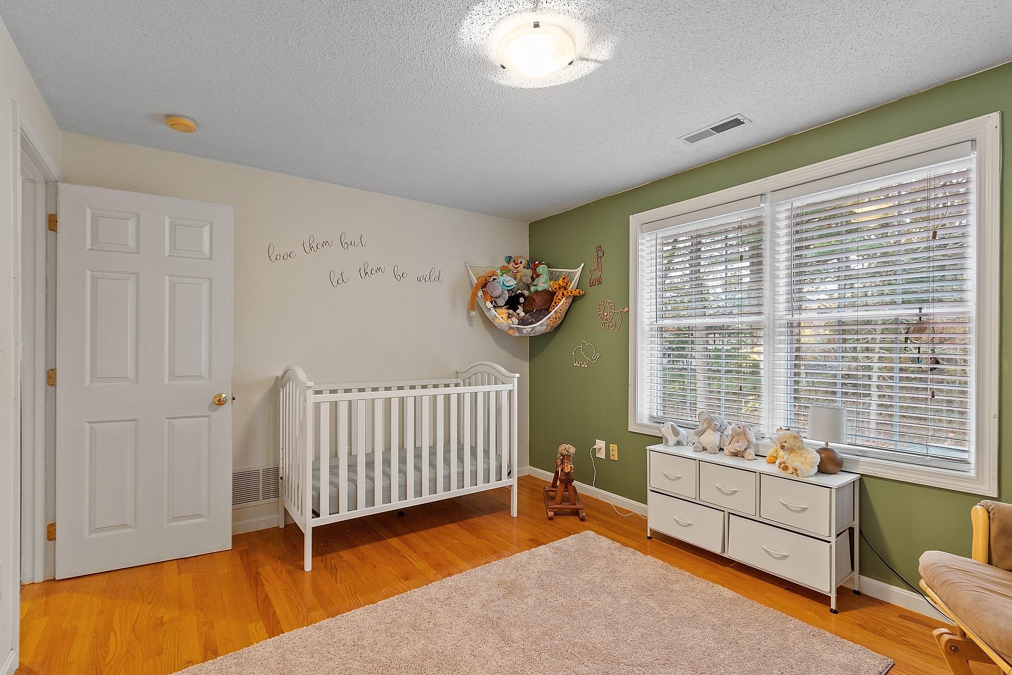 129 Dutton Road Pelham, NH 03076 - Photo 28 of 40