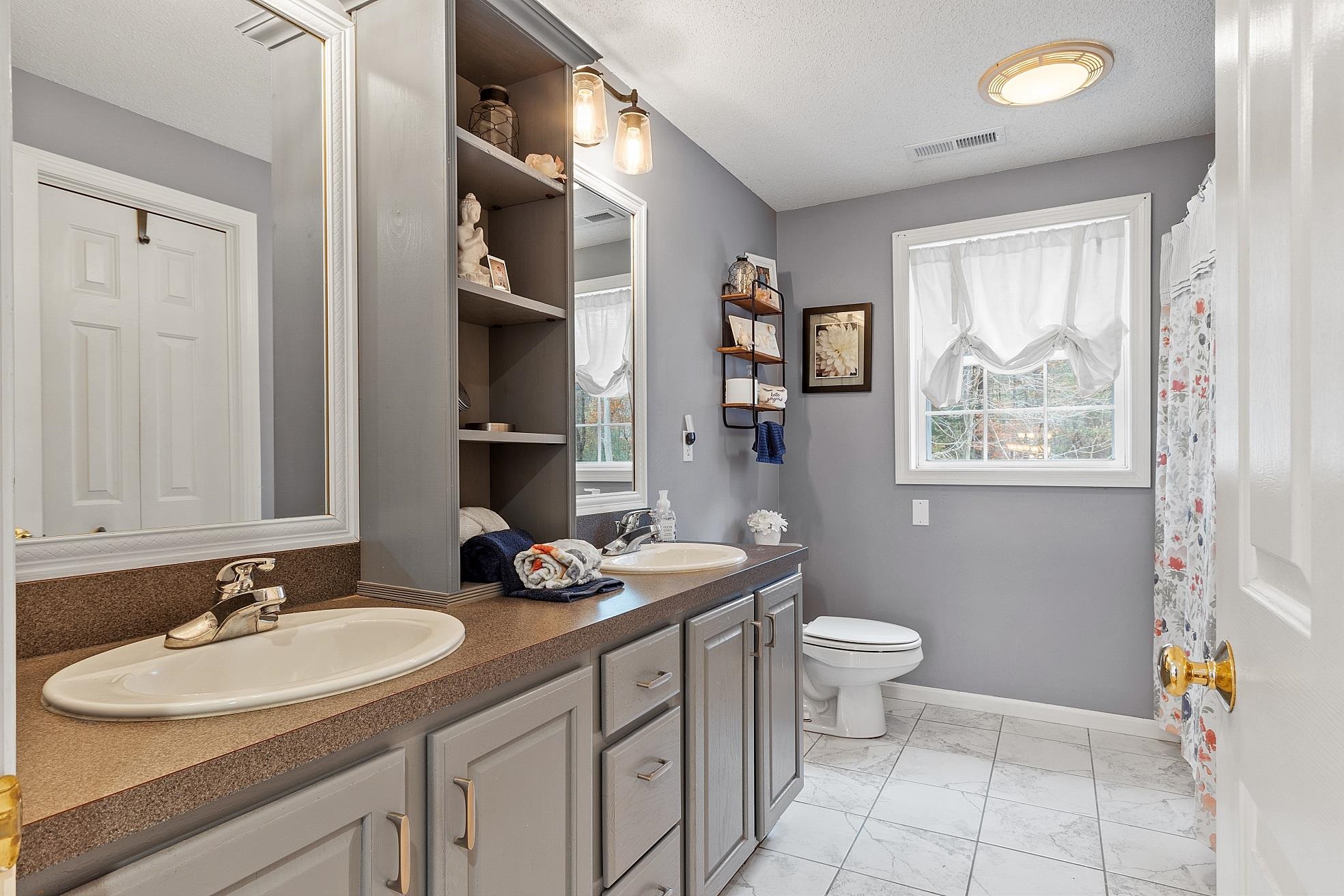 129 Dutton Road Pelham, NH 03076 - Photo 30 of 40