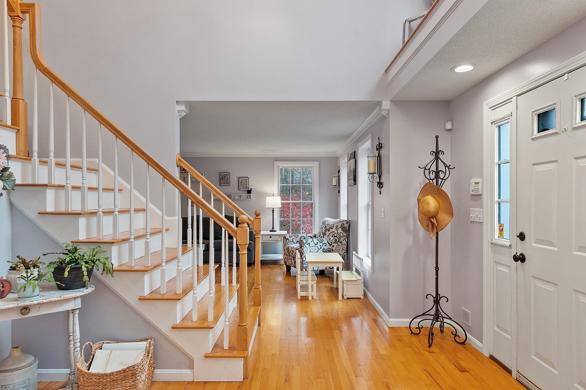 129 Dutton Road Pelham, NH 03076 - Photo 3 of 40