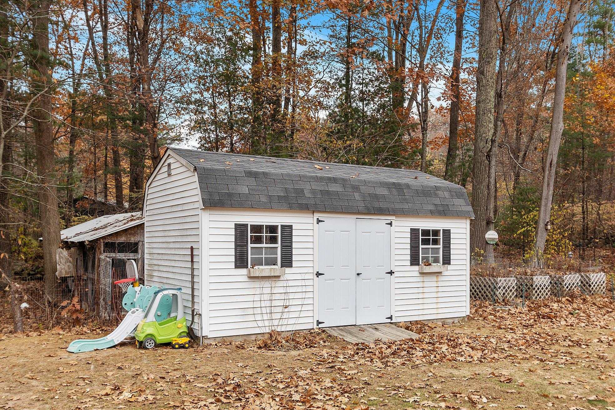 129 Dutton Road Pelham, NH 03076 - Photo 37 of 40