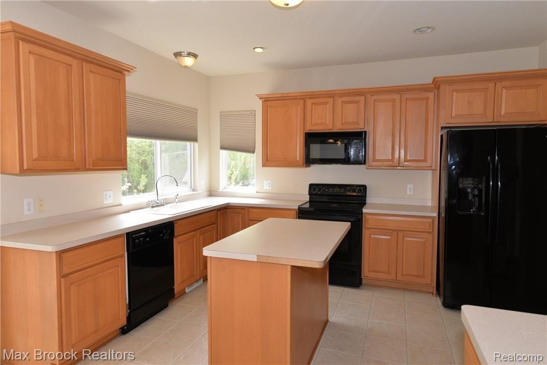 2407 Jackson Drive Rochester, MI 48309 - Photo 12 of 56 WES_9816.JPG