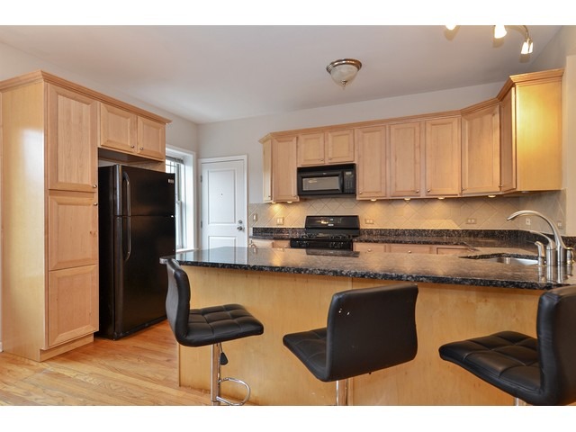126 Callan Avenue, Unit 2B Evanston, IL 60202 - Photo 3 of 10