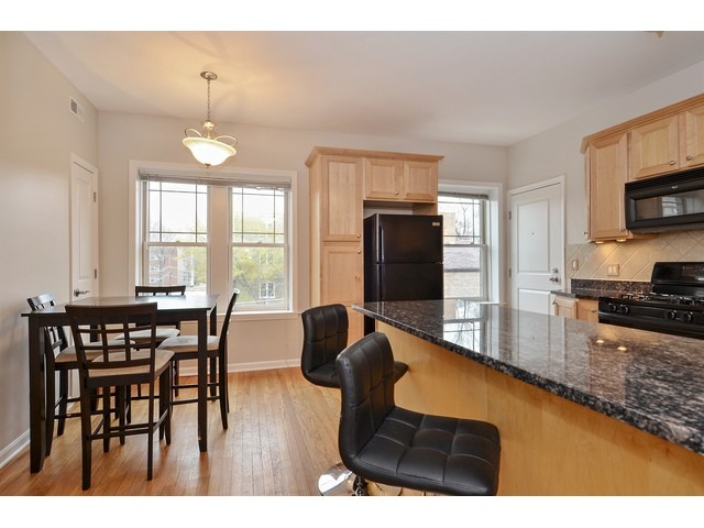 126 Callan Avenue, Unit 2B Evanston, IL 60202 - Photo 7 of 10