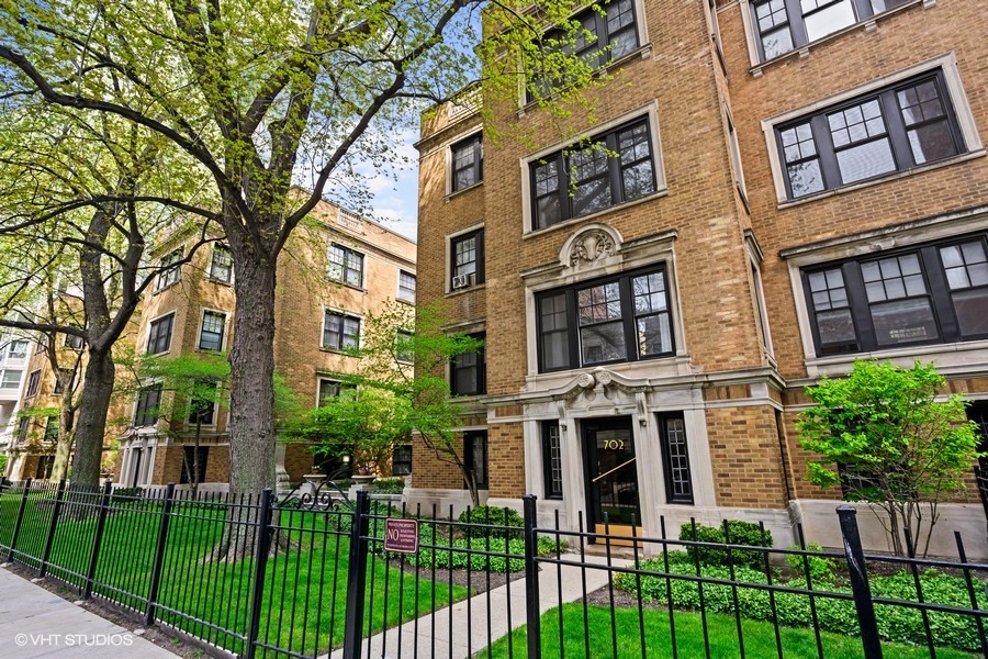 702 West Gordon Terrace, Unit 1A Chicago, IL 60613 - Photo 1 of 17
