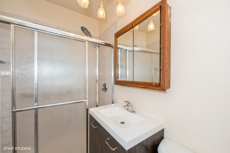 702 West Gordon Terrace, Unit 1A Chicago, IL 60613 - Photo 11 of 17