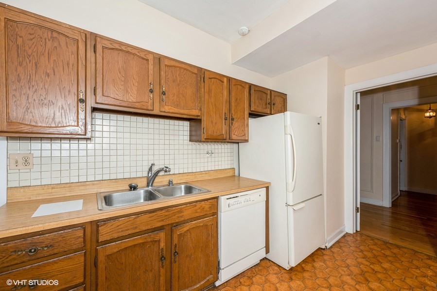 702 West Gordon Terrace, Unit 1A Chicago, IL 60613 - Photo 8 of 17