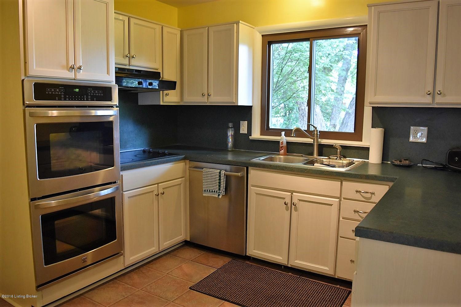 2716 Lamont Road Louisville, KY 40205 - Photo 12 of 46 DSC_1015