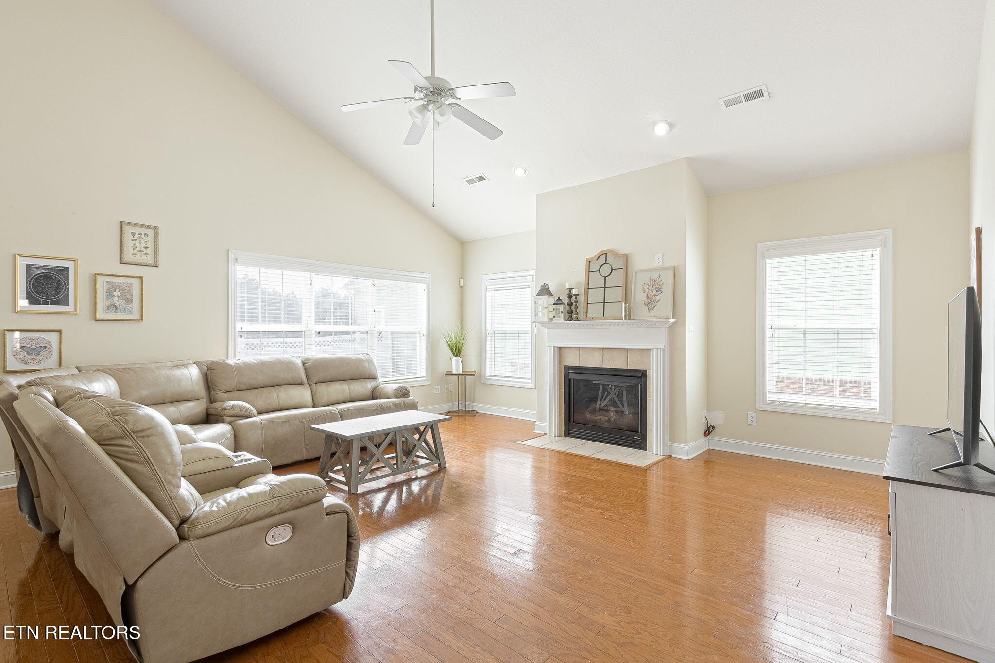 117 Fallberry Street Oak Ridge, TN 37830 - Photo 3 of 23 Gallery Image 3