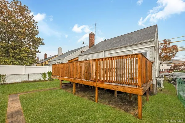 $730,000 | 257-11 147th Avenue | Rosedale