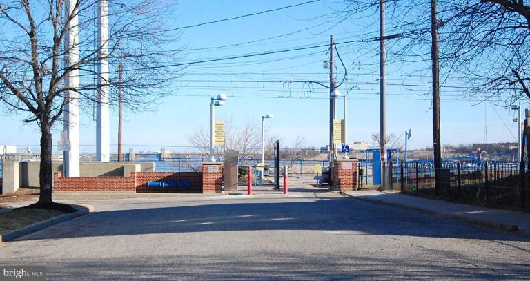 2261 Sidney Avenue Baltimore, MD 21230 - Photo 11 of 11 a view of ocean with a table and chairs