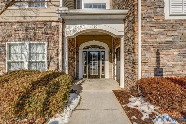 $289,950 | 1010 Westwood Village Way, Unit 201, Midlothian, VA 23114