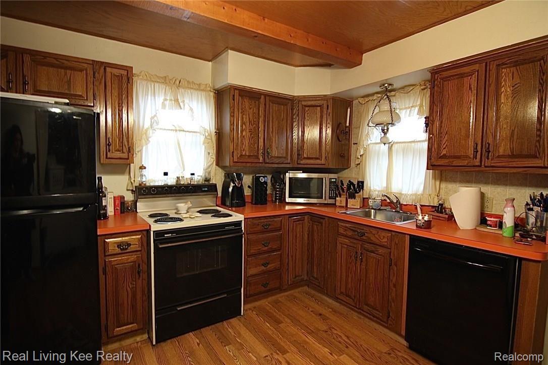 2891 Dearborn Avenue Rochester, MI 48309 - Photo 9 of 15 IMG_9026.jpg