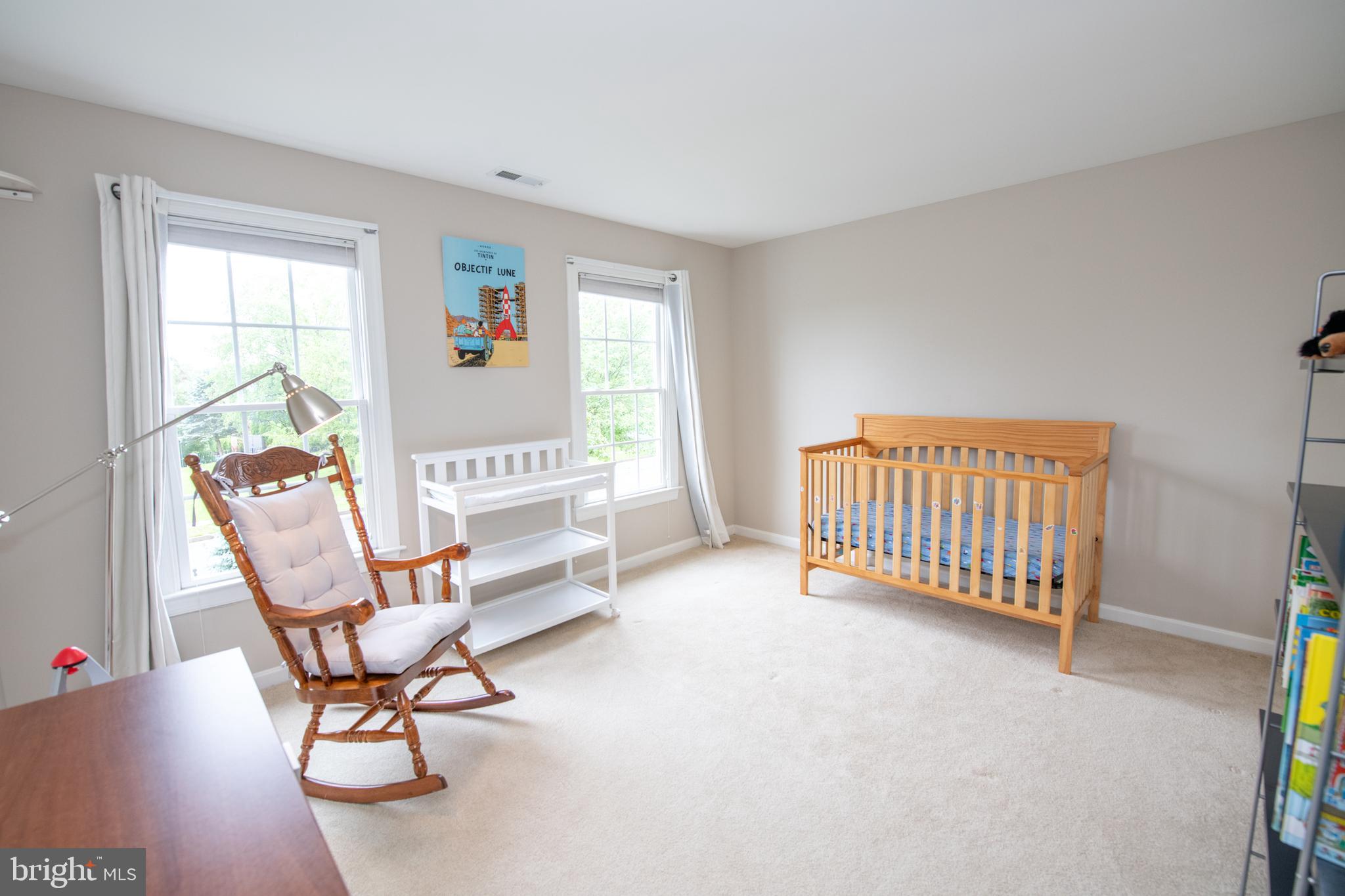 32 Eagleton Farm Road Newtown, PA 18940 - Photo 25 of 39 a workspace with a table and a chair