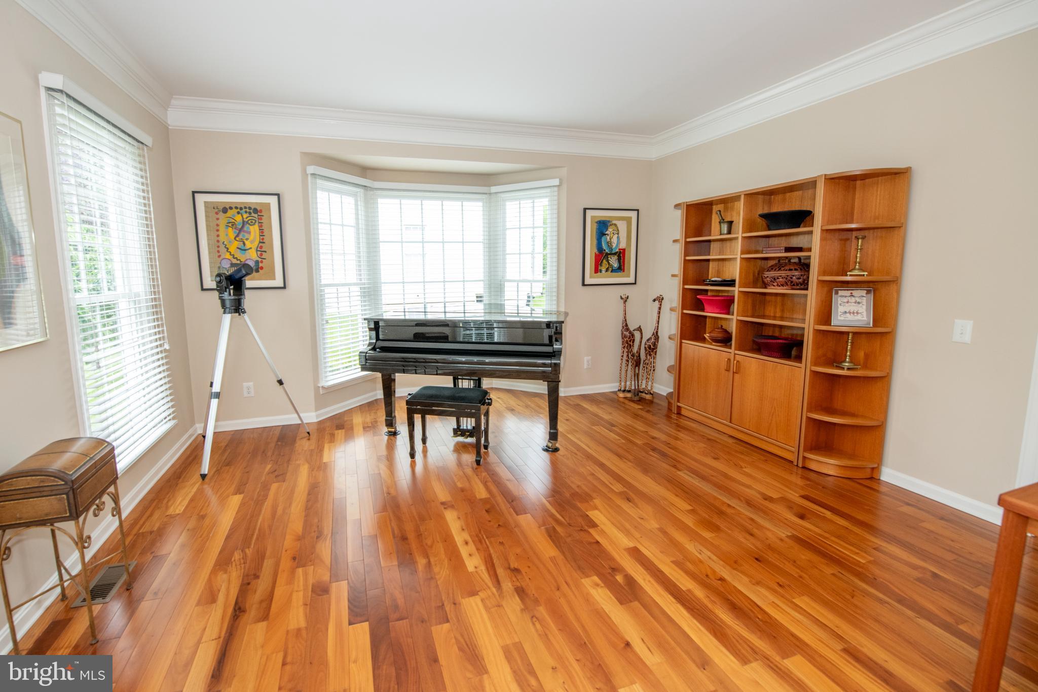 32 Eagleton Farm Road Newtown, PA 18940 - Photo 4 of 39 a living room with furniture and a wooden floor