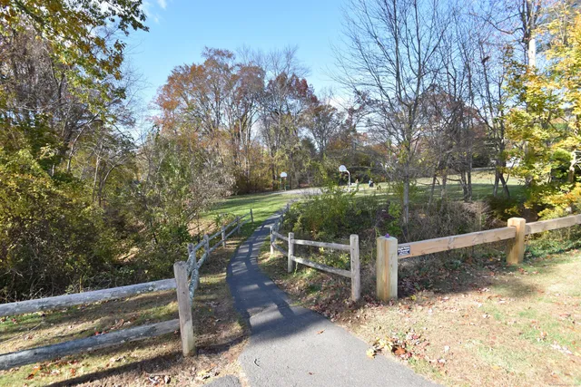 $299,999 | 5 Garland Drive, Unit 5, Glastonbury, CT 06033