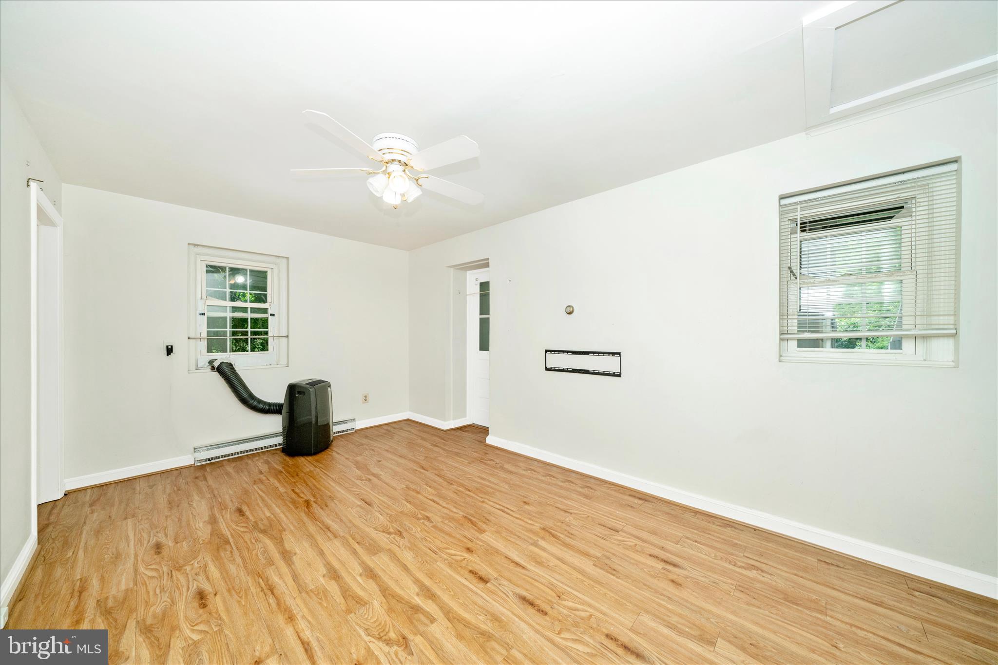 25930 Ridge Road Damascus, MD 20872 - Photo 35 of 62 Unit 5 Living Room