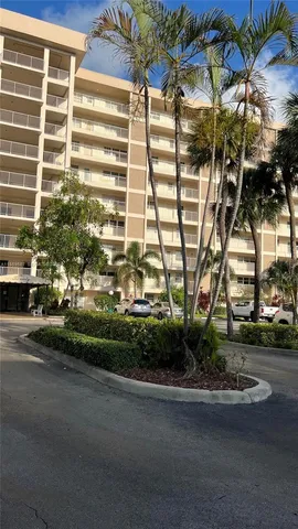$1,900 | 2671 South Course Drive, Unit 403, Pompano Beach, FL 33069