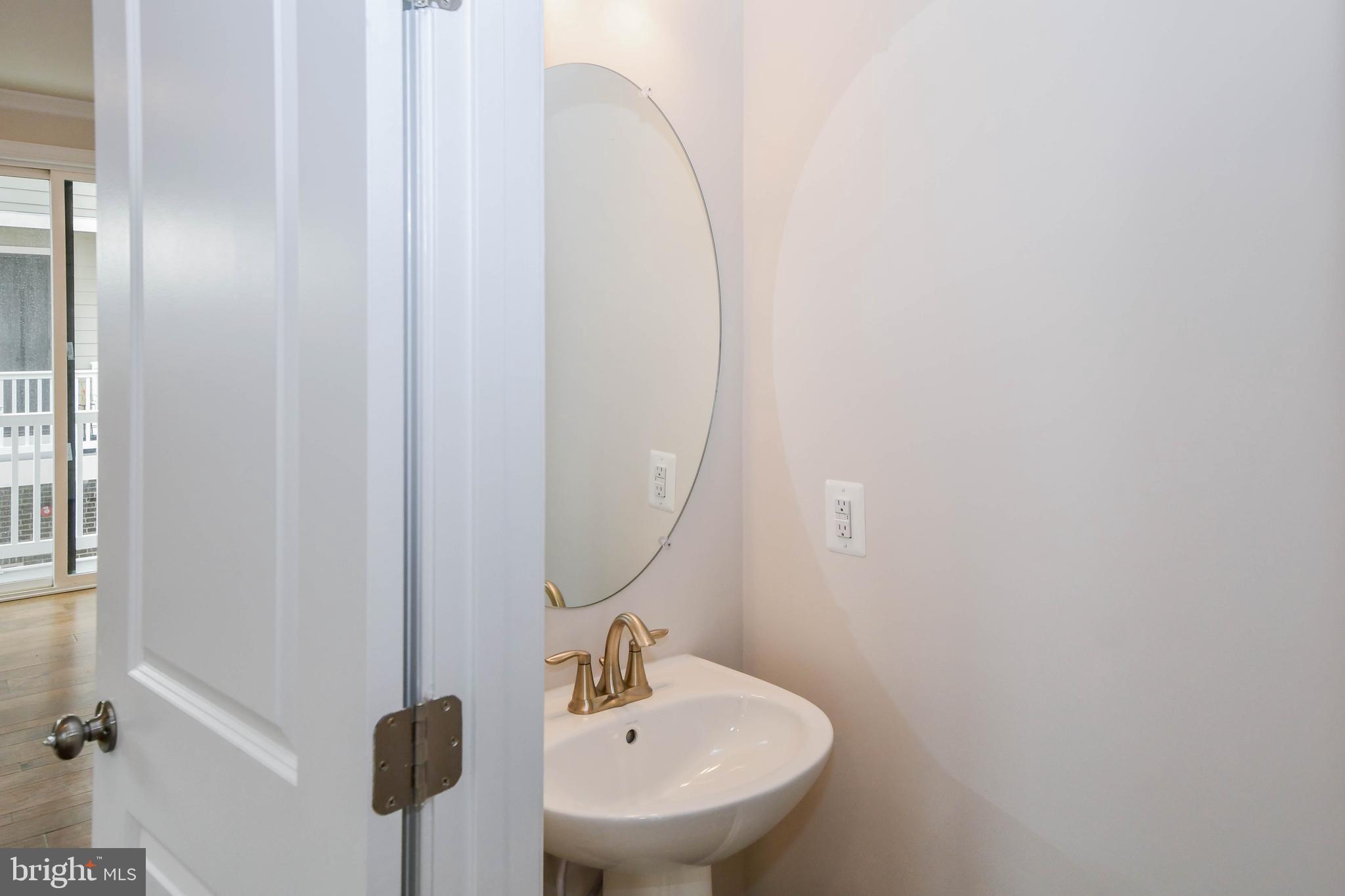 8219 Front Loop Rockville, MD 20855 - Photo 11 of 32 Gallery Image 11