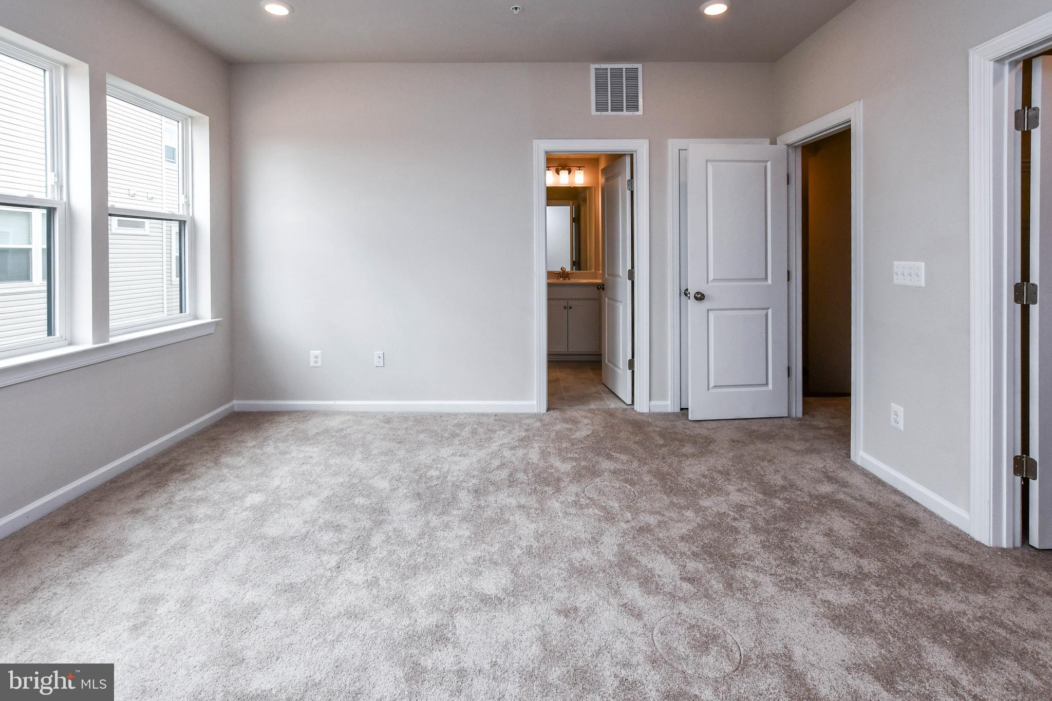 8219 Front Loop Rockville, MD 20855 - Photo 15 of 32 Gallery Image 15