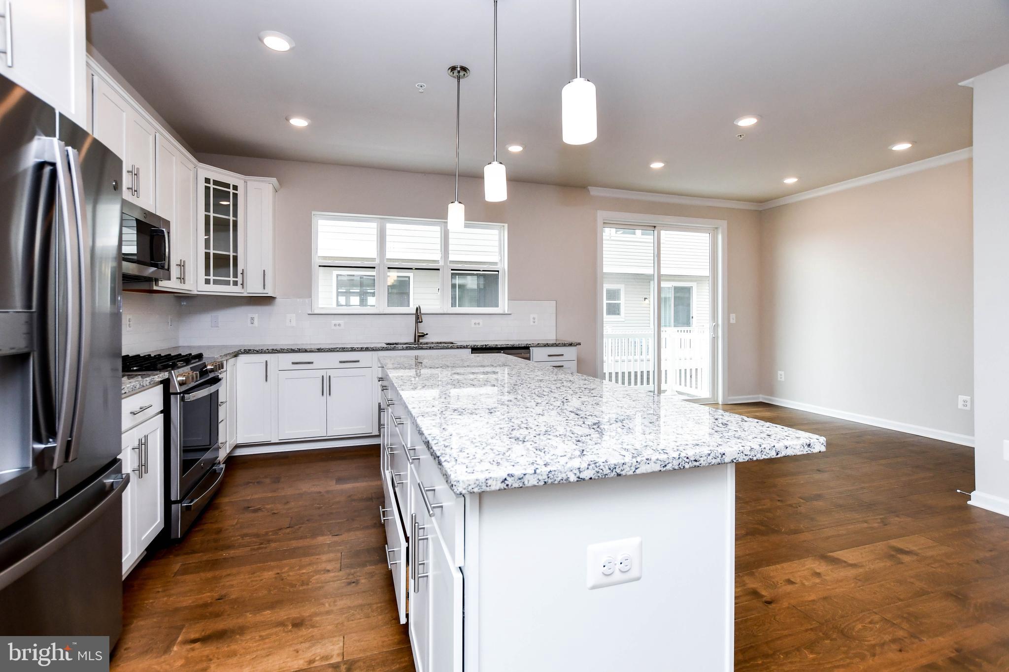 8219 Front Loop Rockville, MD 20855 - Photo 2 of 32 Gallery Image 2