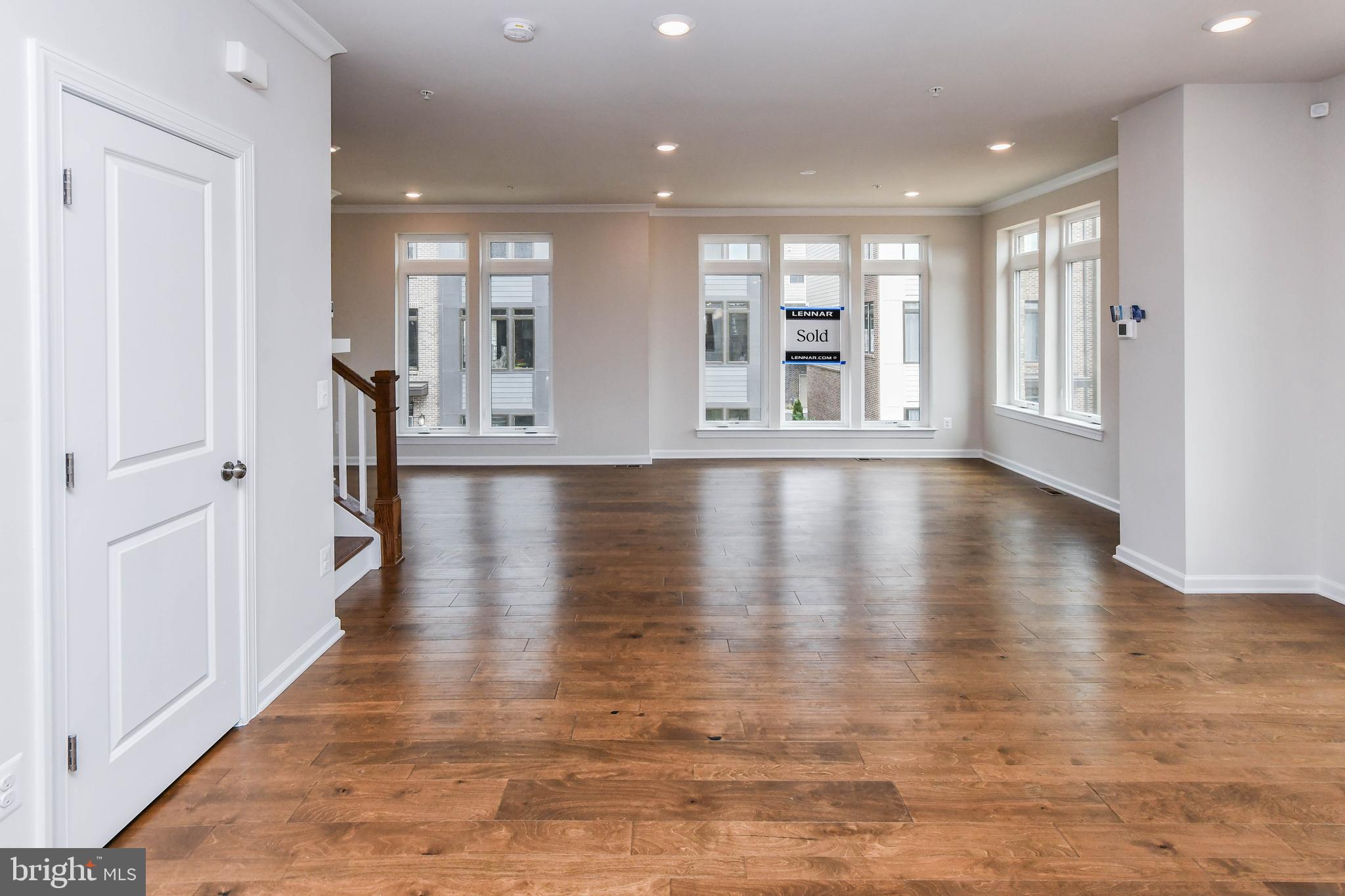 8219 Front Loop Rockville, MD 20855 - Photo 6 of 32 Gallery Image 6