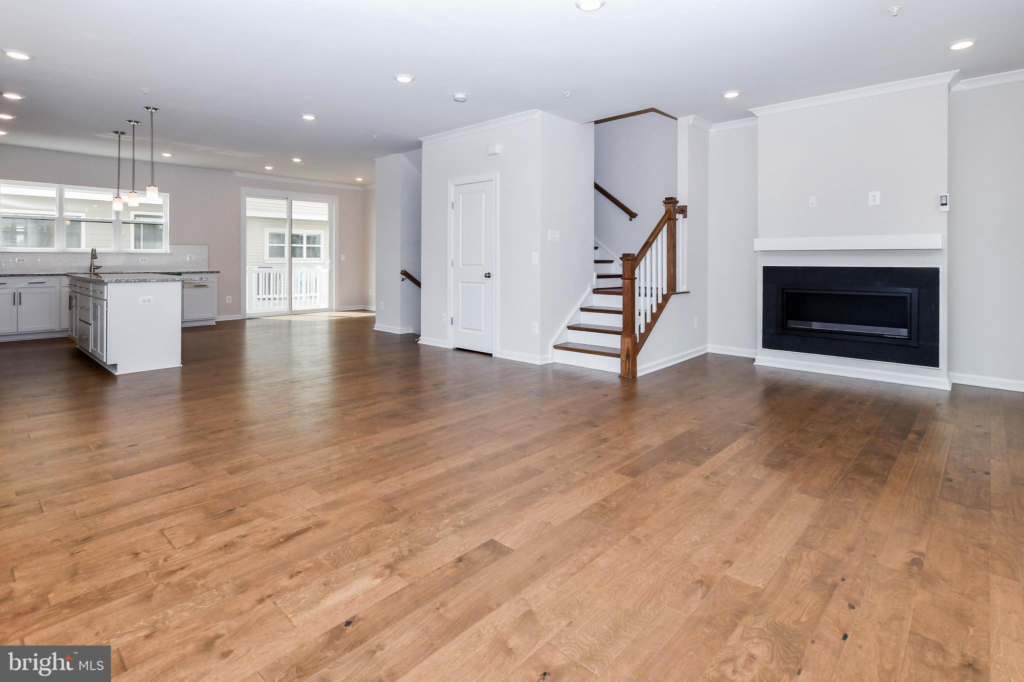 8219 Front Loop Rockville, MD 20855 - Photo 7 of 32 Gallery Image 7