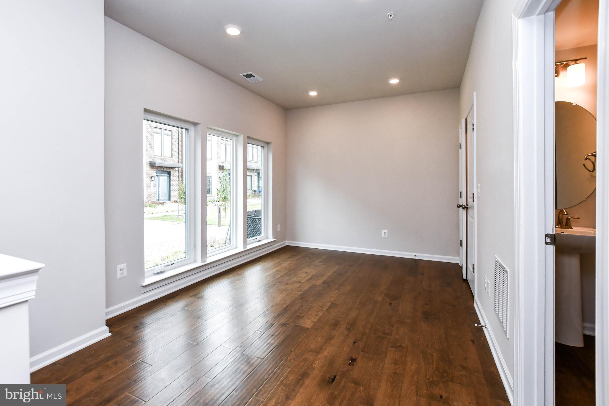 8219 Front Loop Rockville, MD 20855 - Photo 9 of 32 Gallery Image 9