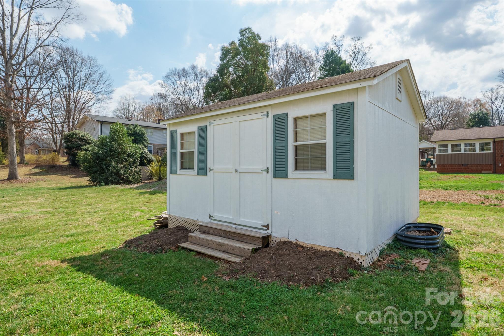 712 2nd Avenue Northwest Conover, NC 28613 - Photo 31 of 33 a view of backyard with a barn and a cactus plant