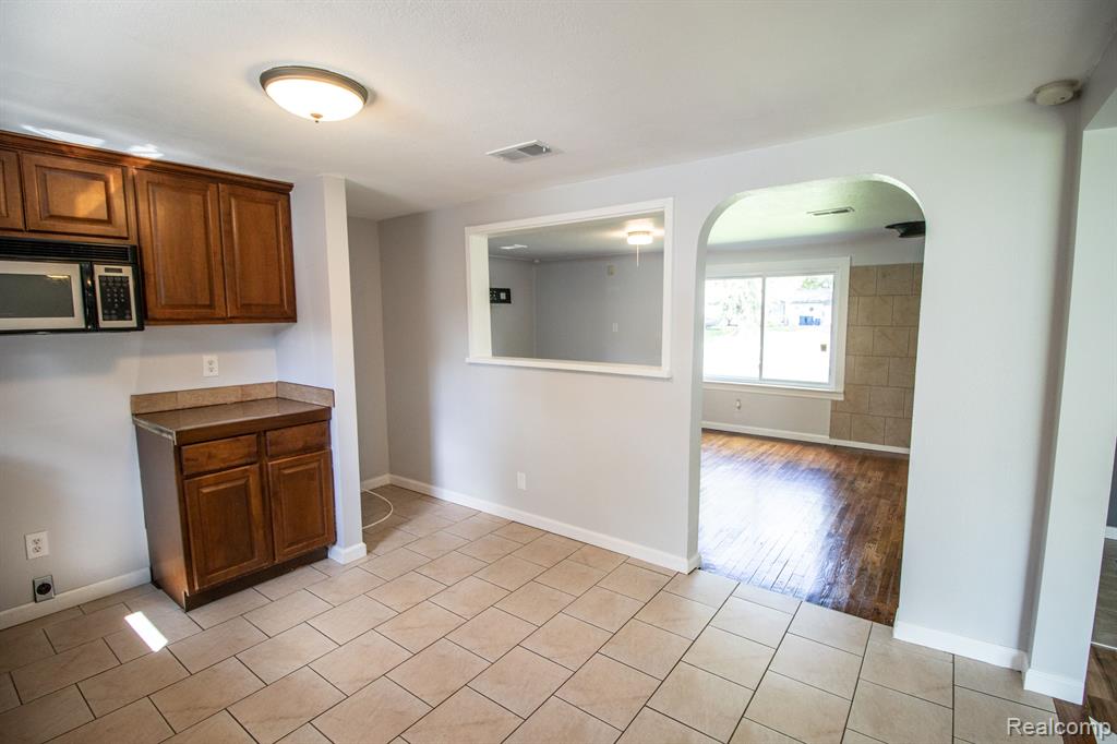 7348 Rory Street Grand Blanc, MI 48439 - Photo 12 of 44 Gallery Image 12