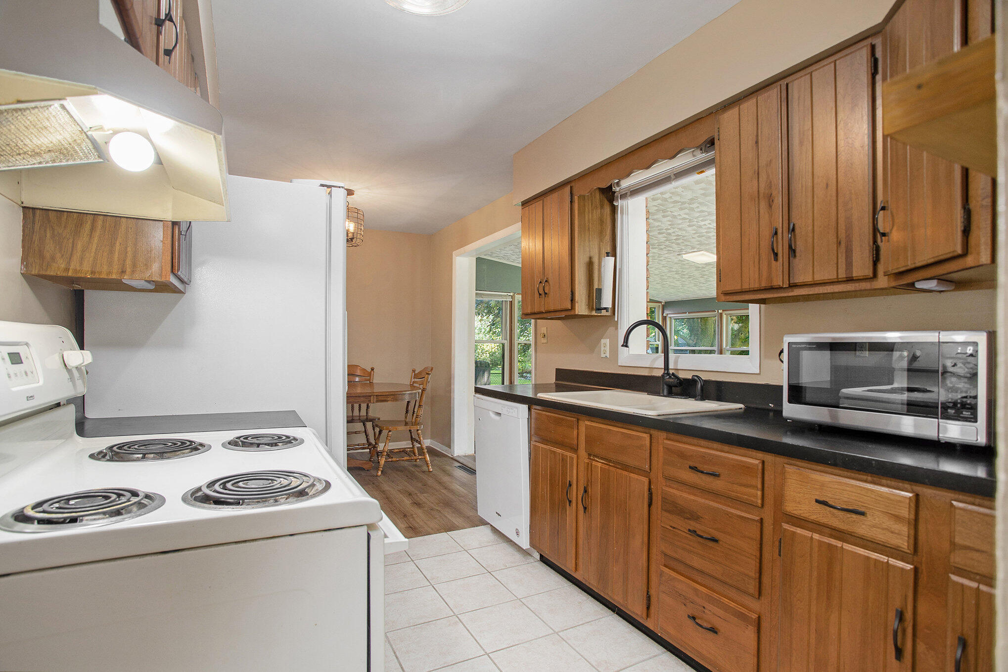 347 Minges Road South Battle Creek, MI 49015 - Photo 8 of 21 008_347_minges_rd_s_battle_creek_mi_4901