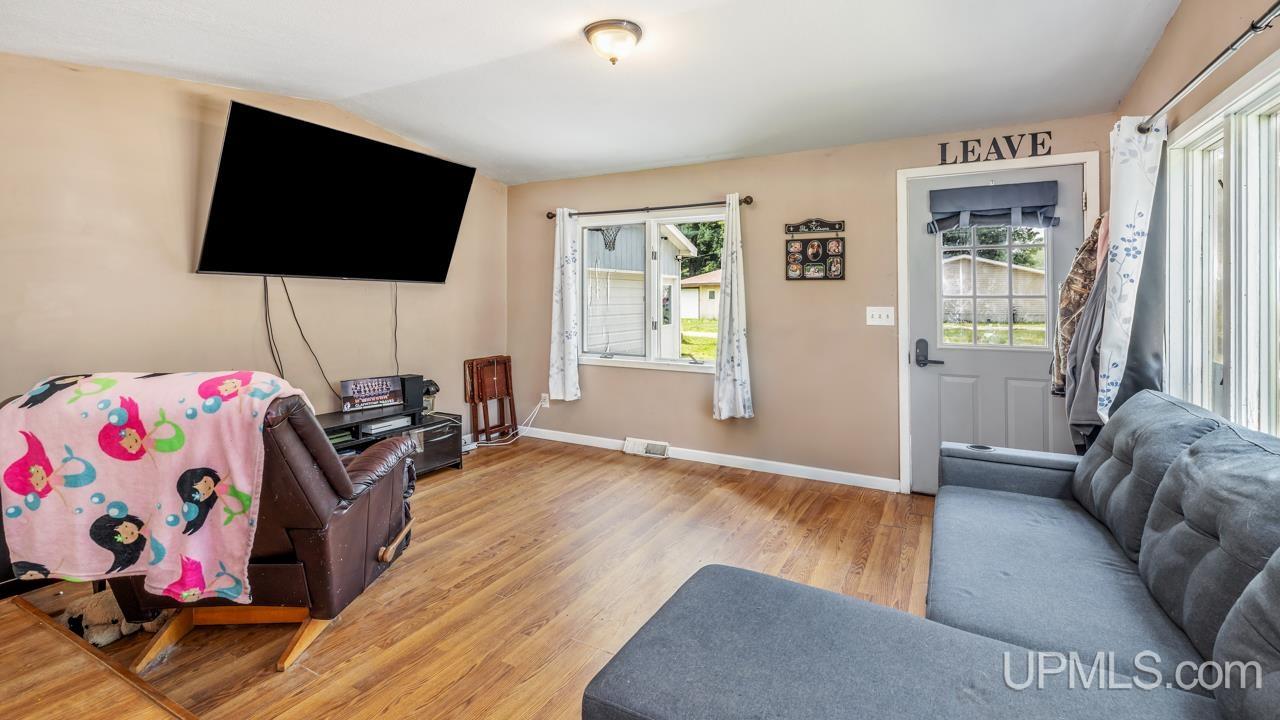 5373 18th Road Escanaba, MI 49829 - Photo 10 of 21