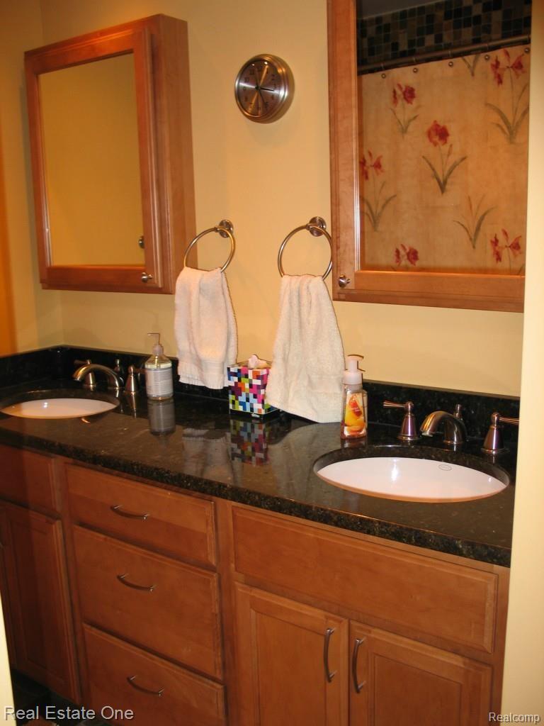 820 Brighton Lake Road Brighton, MI 48116 - Photo 25 of 42 Full BA entry level