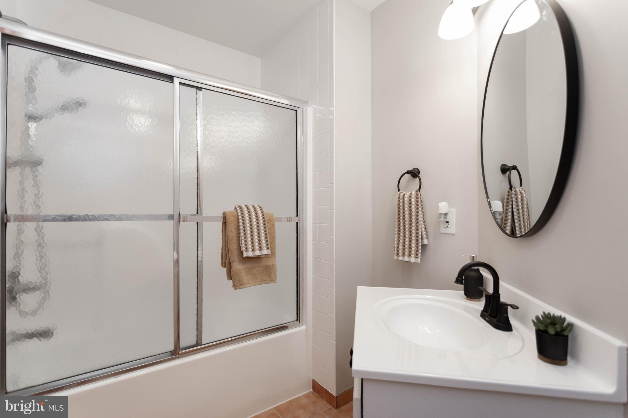 3971 View Top Road Ellicott City, MD 21042 - Photo 22 of 35 Updated Hallway full bath
