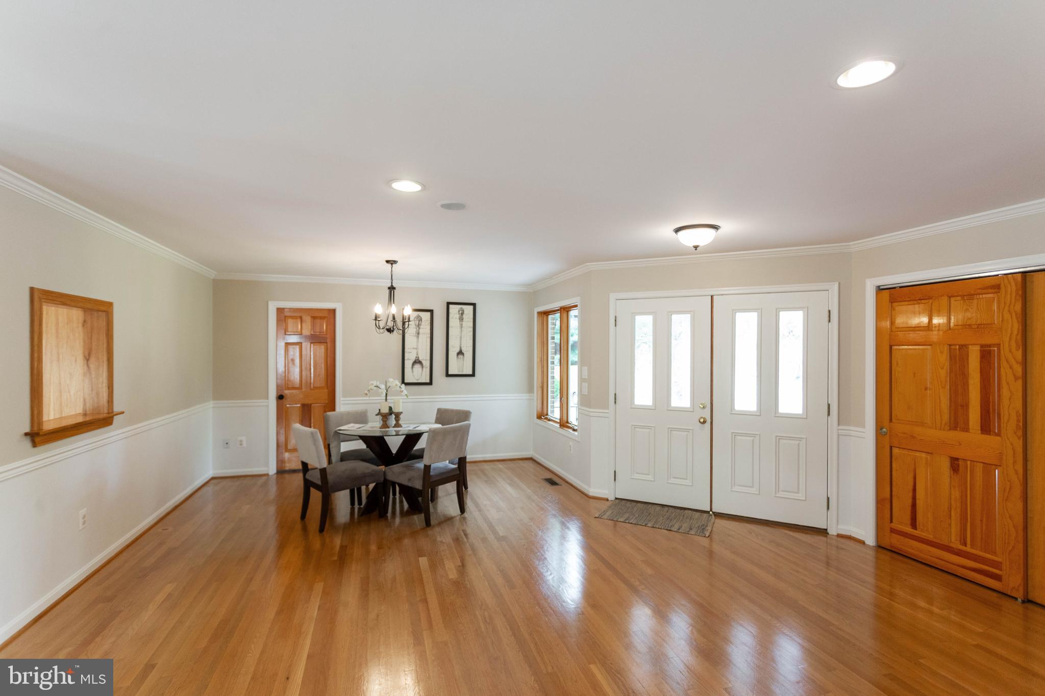 3971 View Top Road Ellicott City, MD 21042 - Photo 10 of 35 Hardwoods throughout entire first floor