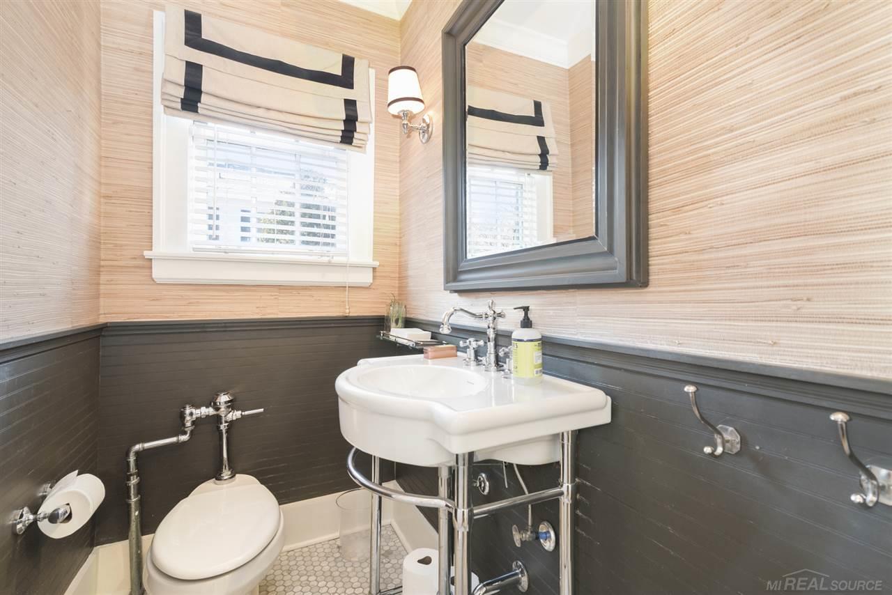502 Rivard Boulevard Grosse Pointe, MI 48230 - Photo 13 of 34