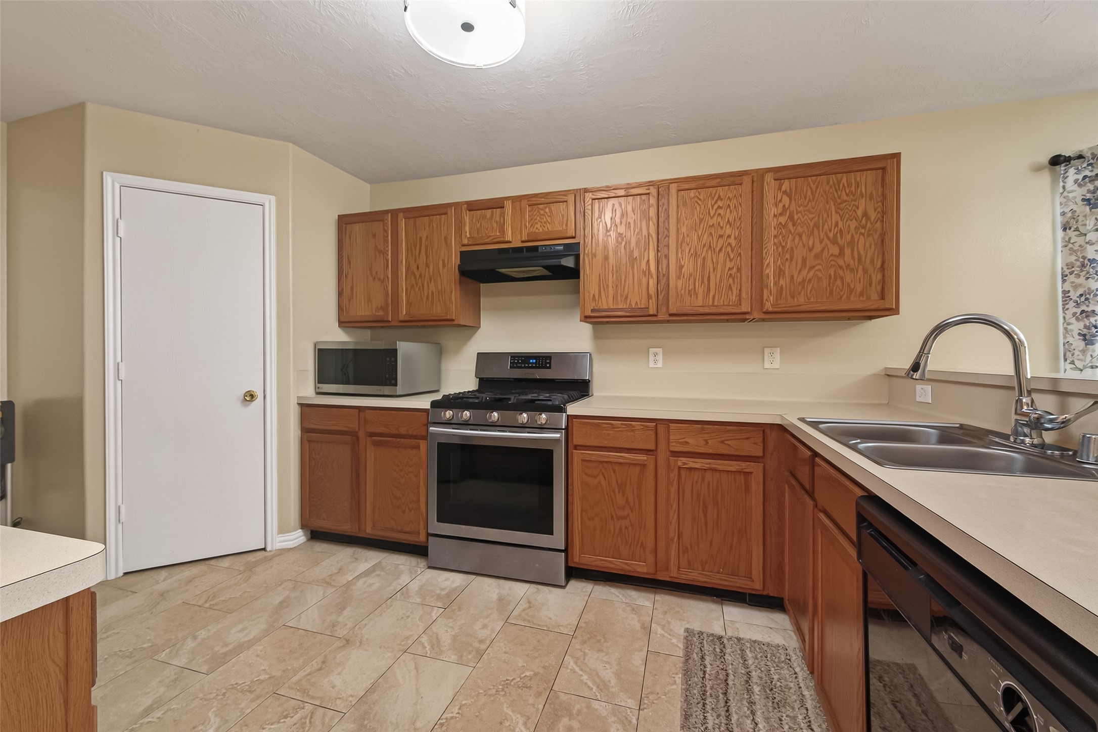 8907 Rainesville Lane Houston, TX 77075 - Photo 12 of 43