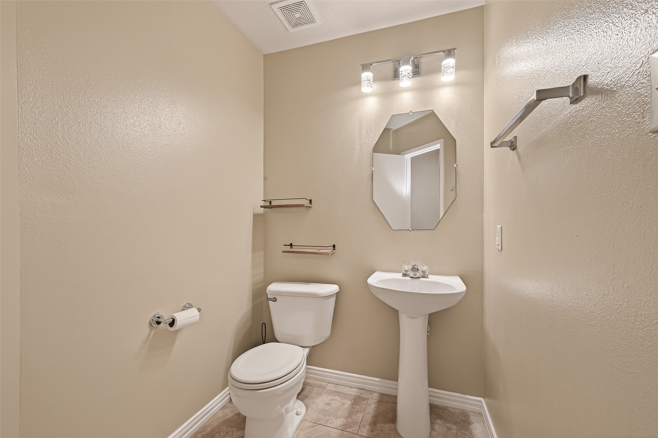 8907 Rainesville Lane Houston, TX 77075 - Photo 19 of 43