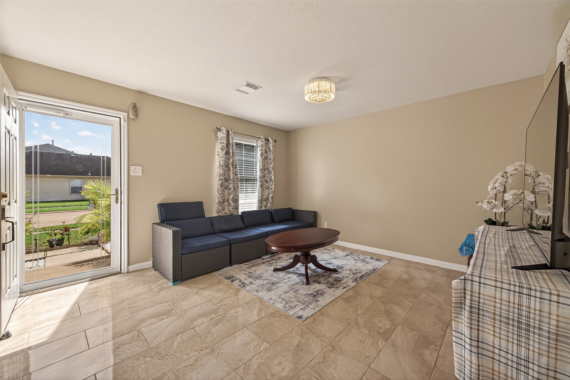 8907 Rainesville Lane Houston, TX 77075 - Photo 5 of 43