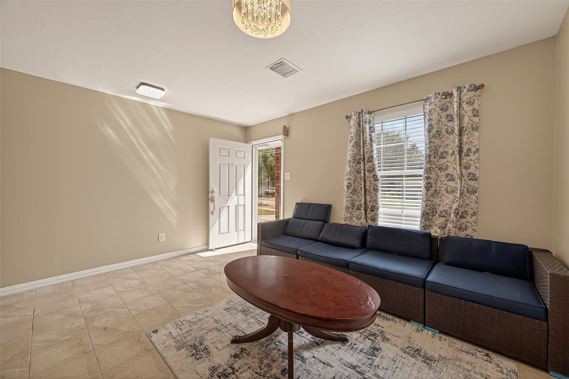 8907 Rainesville Lane Houston, TX 77075 - Photo 6 of 43