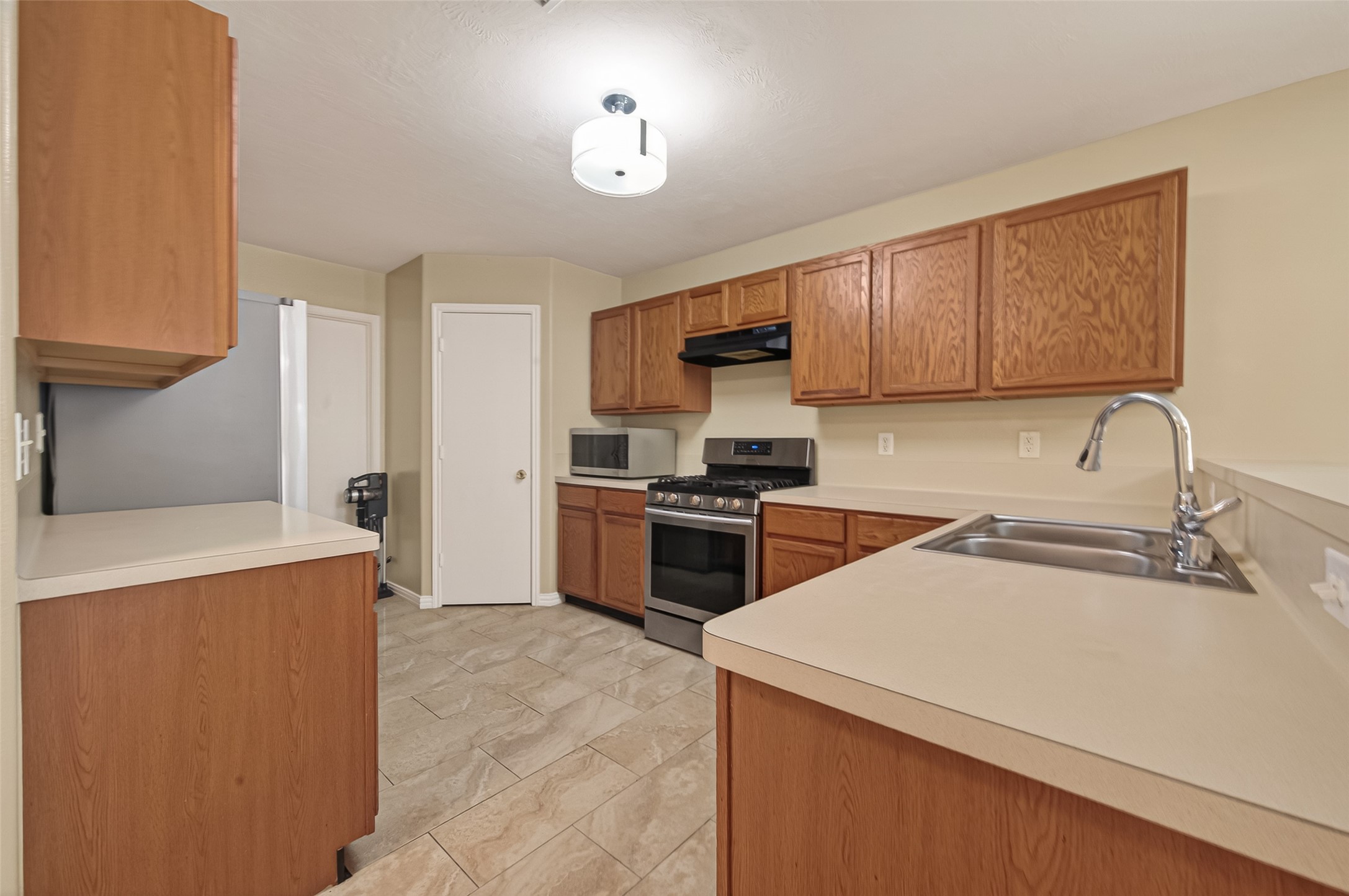 8907 Rainesville Lane Houston, TX 77075 - Photo 10 of 43