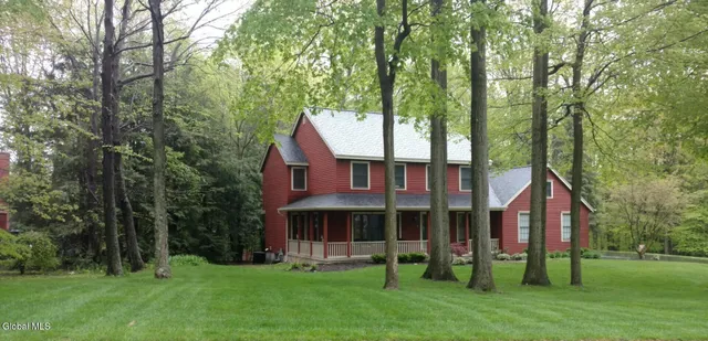 $529,900 | 3 Buckingham Court, Clifton Park, NY 12065