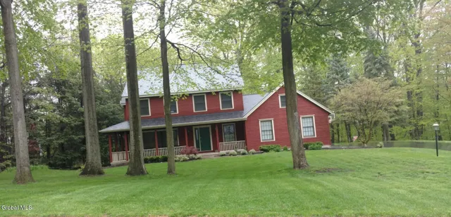 $529,900 | 3 Buckingham Court, Clifton Park, NY 12065