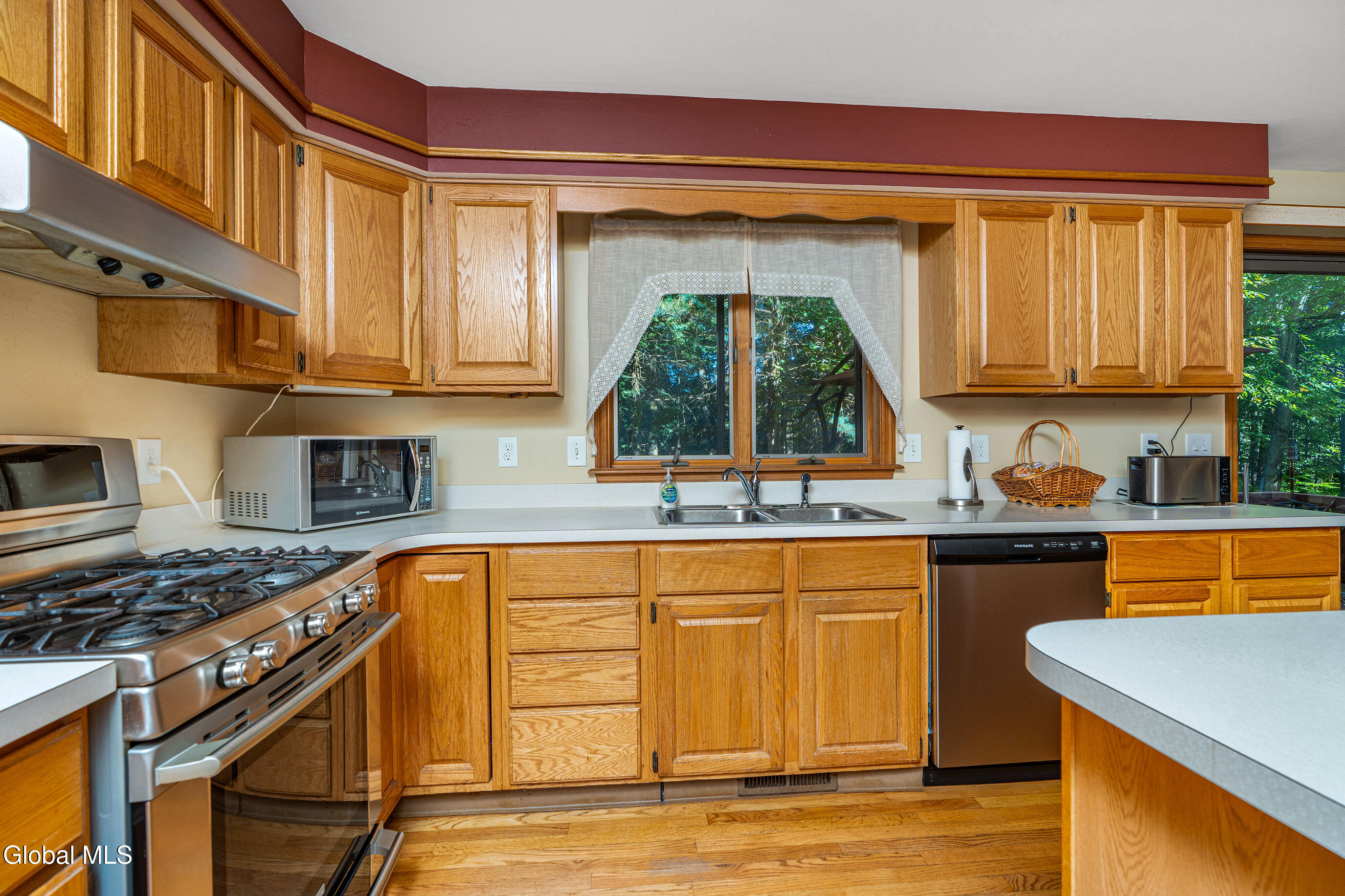 3 Buckingham Court Clifton Park, NY 12065 - Photo 13 of 49 017-3-Buckingham-Ct-Clifton-Park-NY-1206