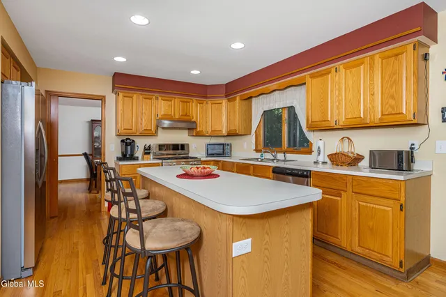 $529,900 | 3 Buckingham Court, Clifton Park, NY 12065